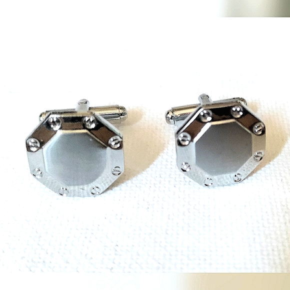 NEW 3pc. Cufflinks: "Octo" Stainless Steel with Tie Bar. Diamond Cut Bullet Back - Picture 5 of 7